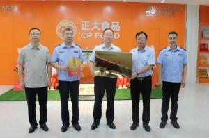市文明辦、市市場(chǎng)監管局聯(lián)合為我公司文明誠信經(jīng)營(yíng)授牌